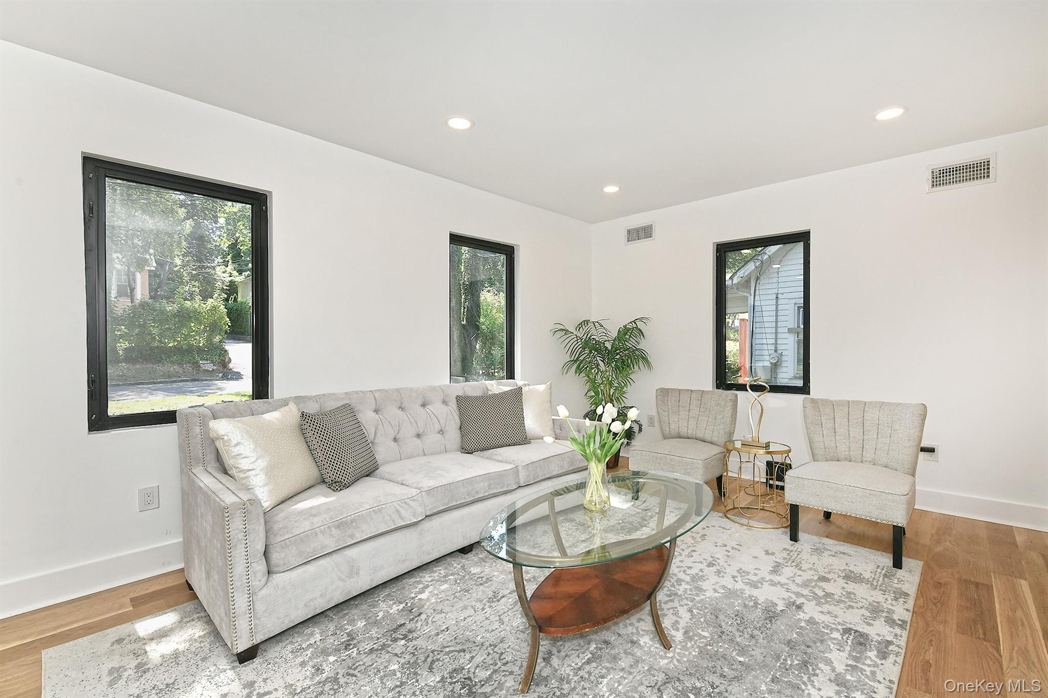 33 Van Nostrand Avenue, Great Neck, NY 11024