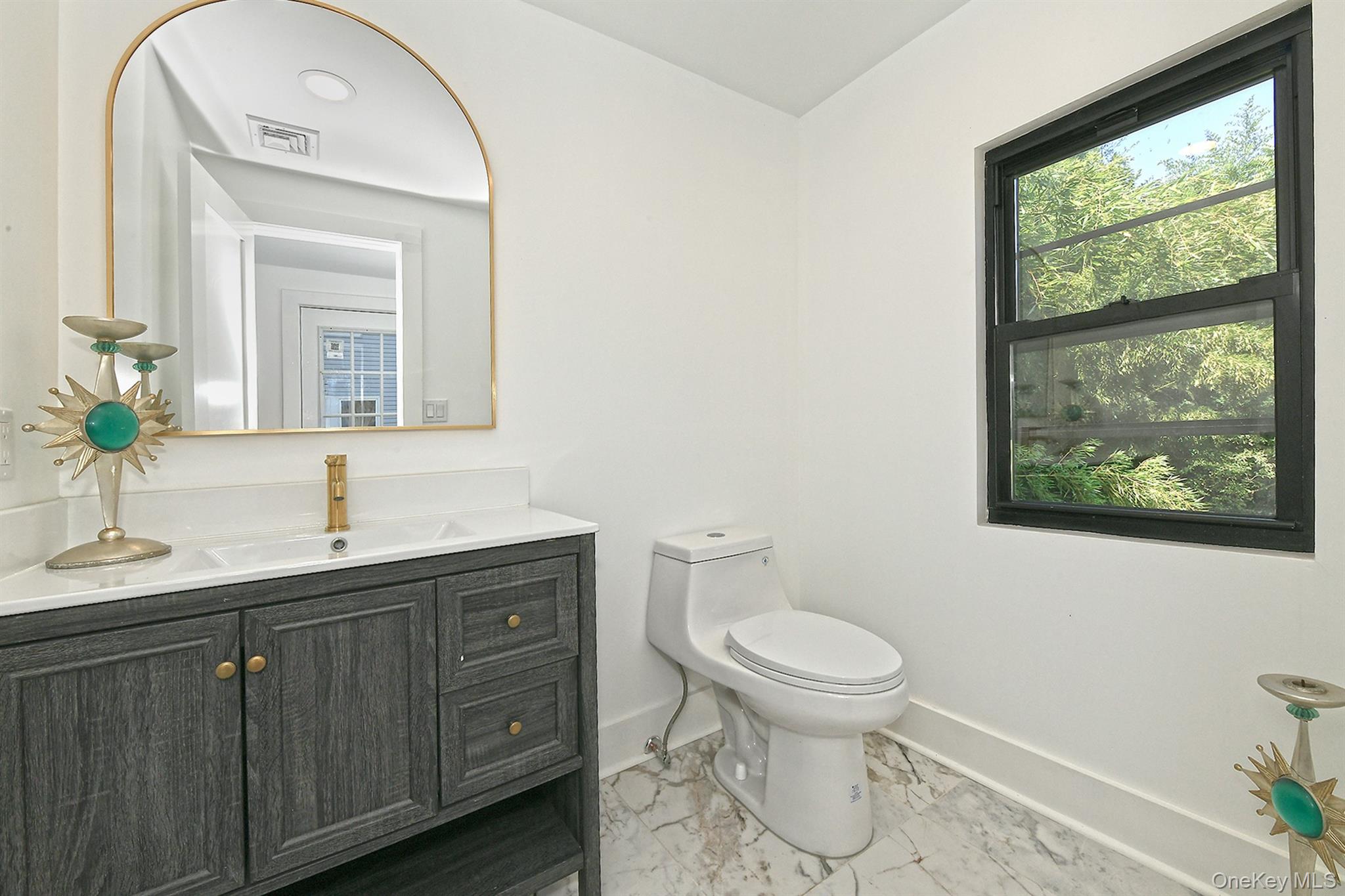 33 Van Nostrand Avenue, Great Neck, NY 11024