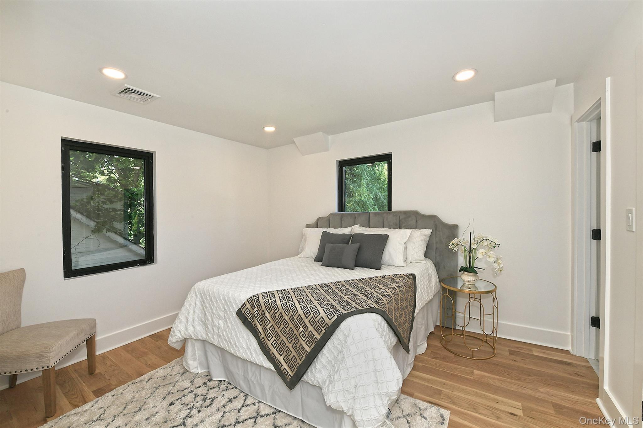 33 Van Nostrand Avenue, Great Neck, NY 11024