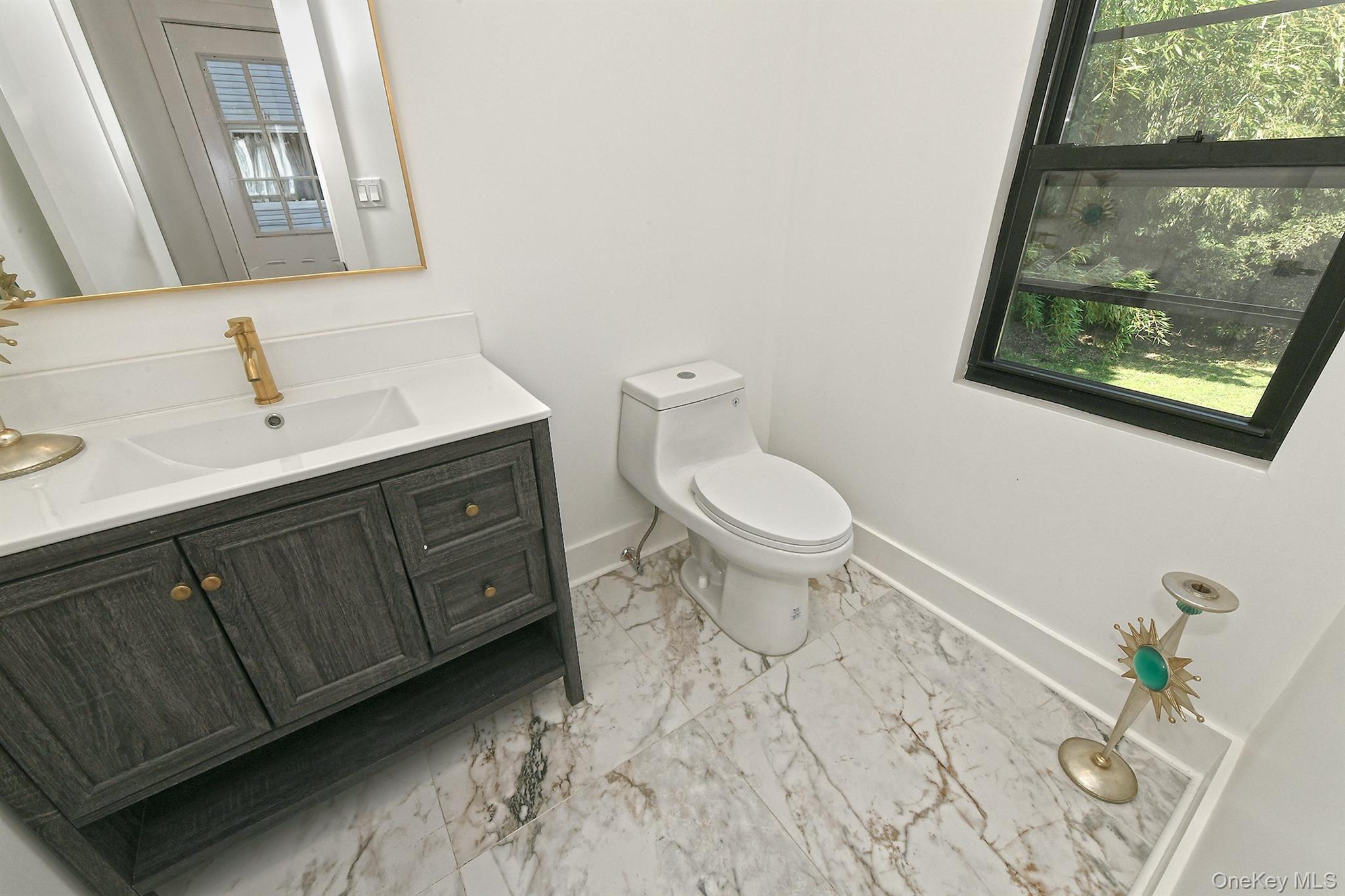 33 Van Nostrand Avenue, Great Neck, NY 11024