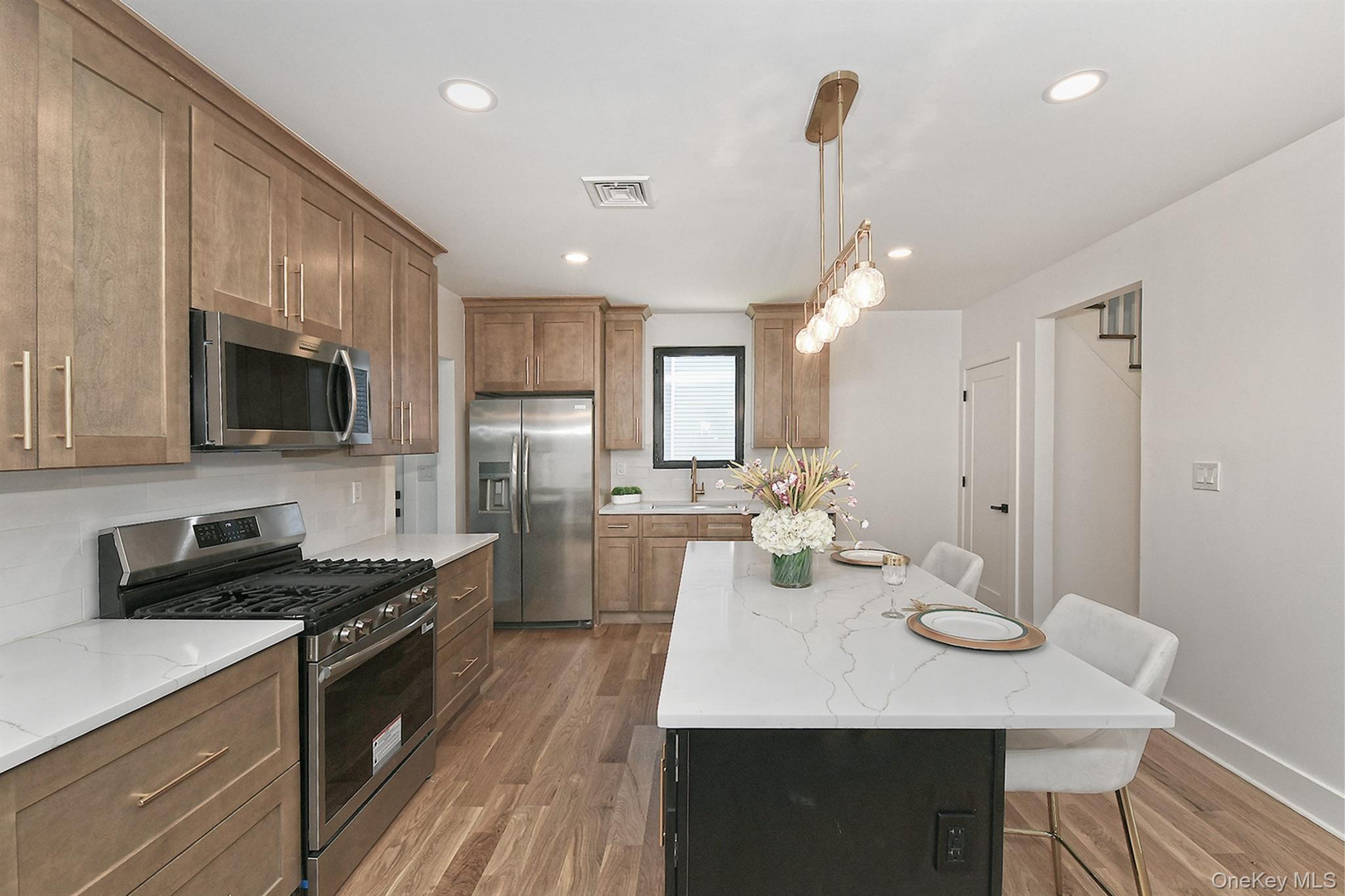 33 Van Nostrand Avenue, Great Neck, NY 11024