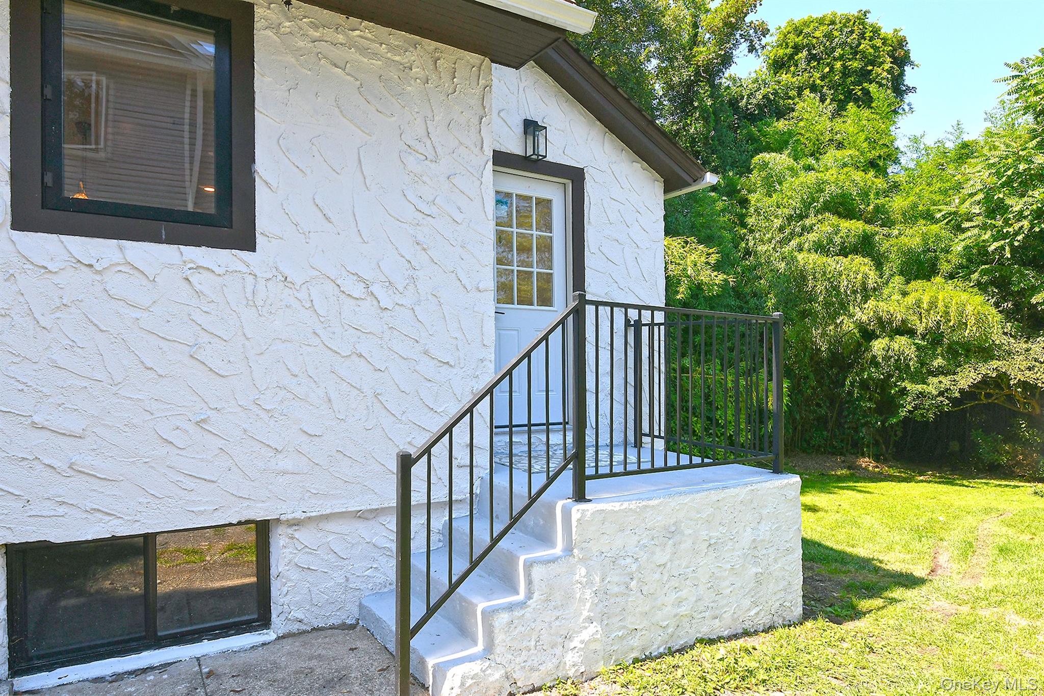 33 Van Nostrand Avenue, Great Neck, NY 11024