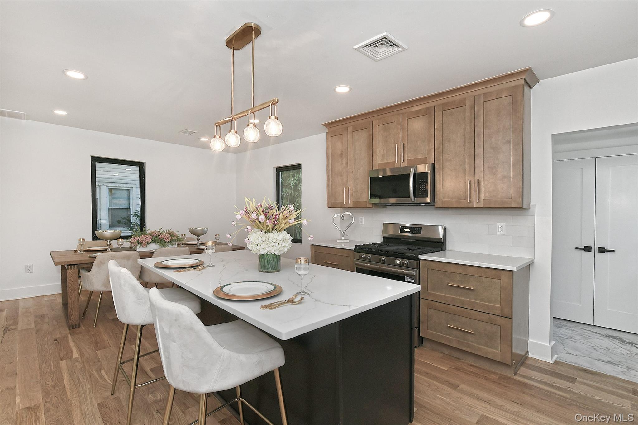 33 Van Nostrand Avenue, Great Neck, NY 11024