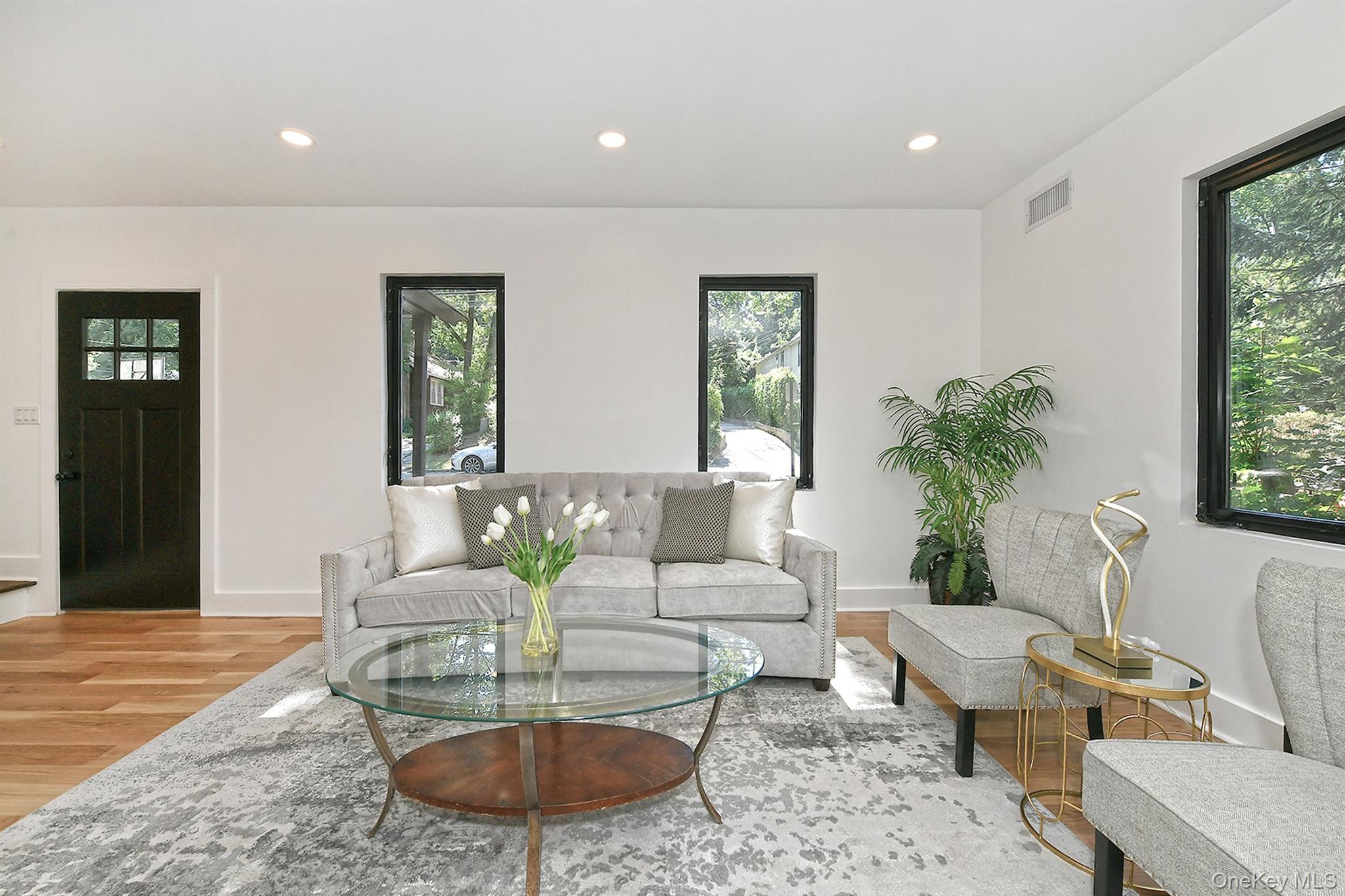 33 Van Nostrand Avenue, Great Neck, NY 11024