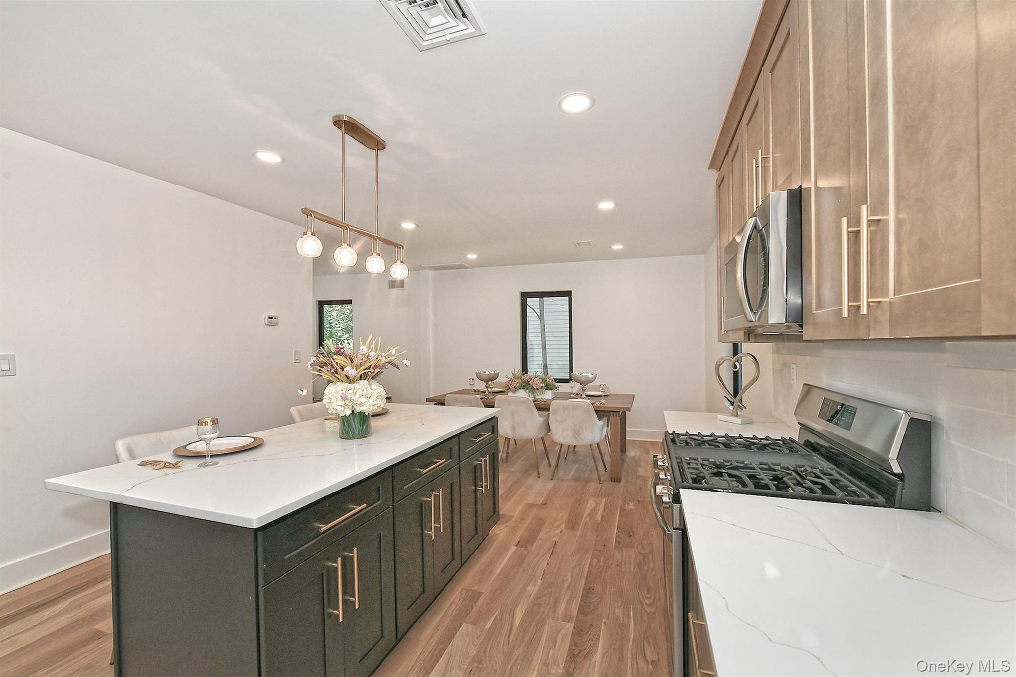 33 Van Nostrand Avenue, Great Neck, NY 11024