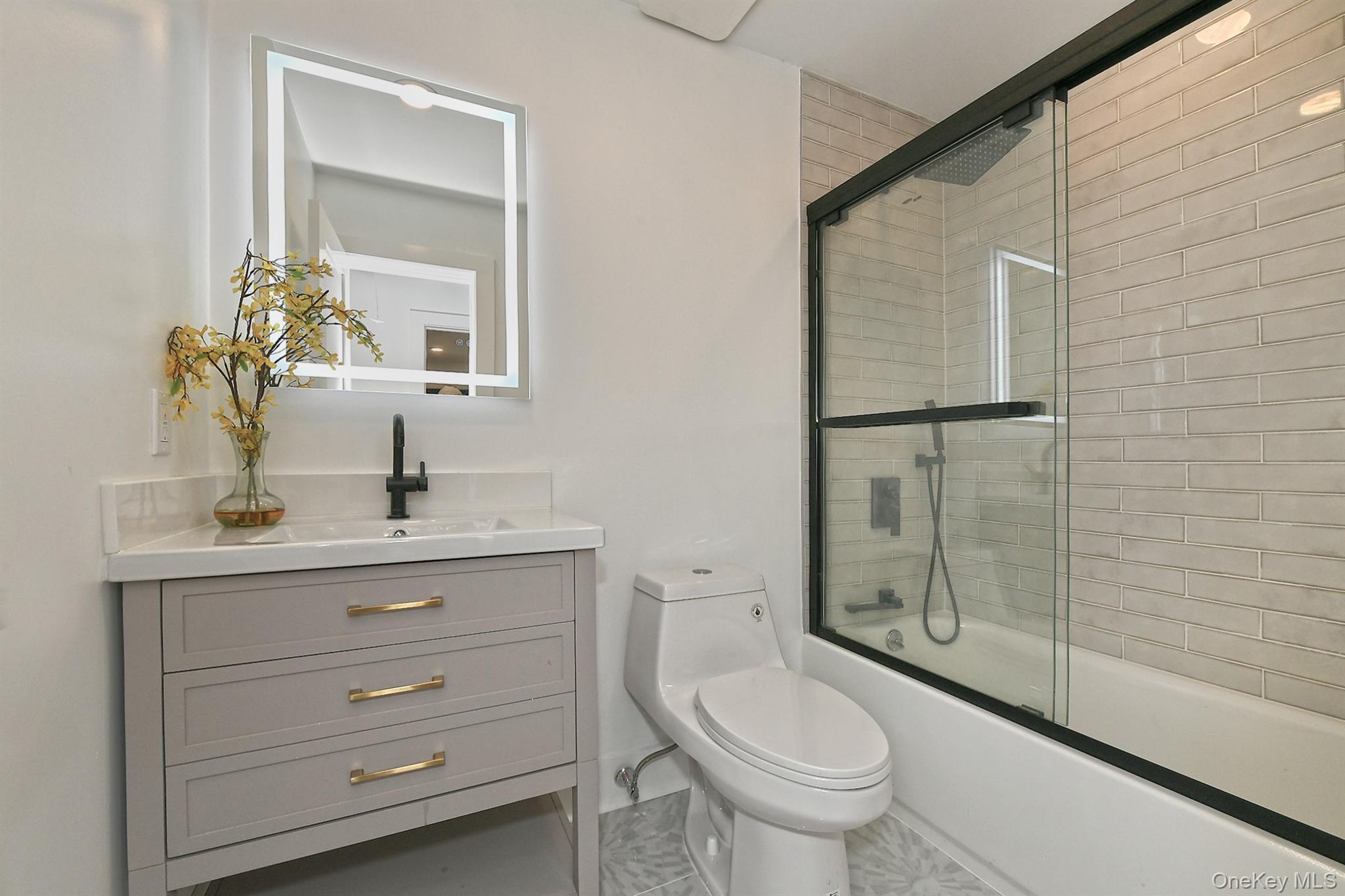 33 Van Nostrand Avenue, Great Neck, NY 11024