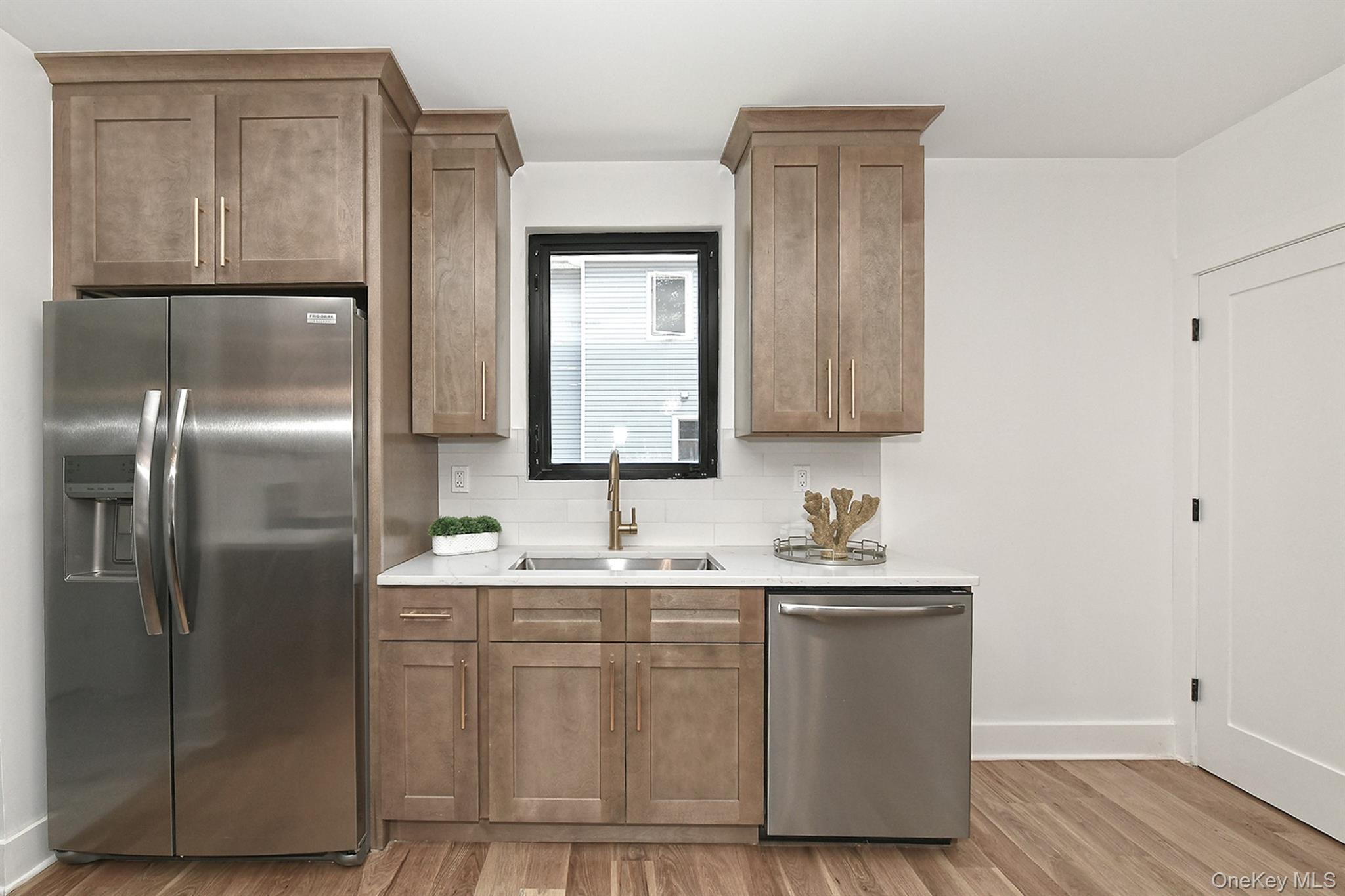 33 Van Nostrand Avenue, Great Neck, NY 11024