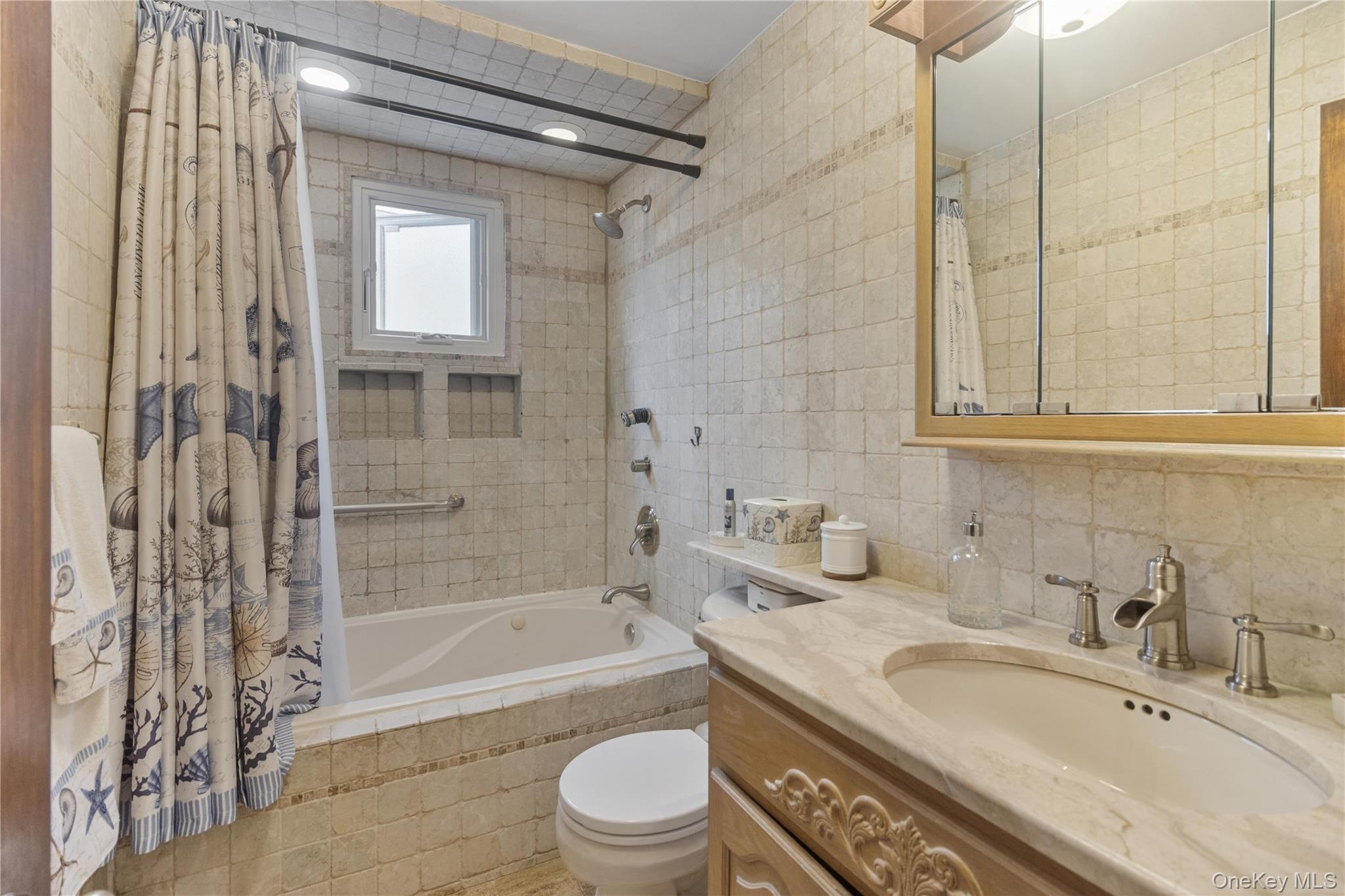 6924 68th Place, Glendale, NY 11385