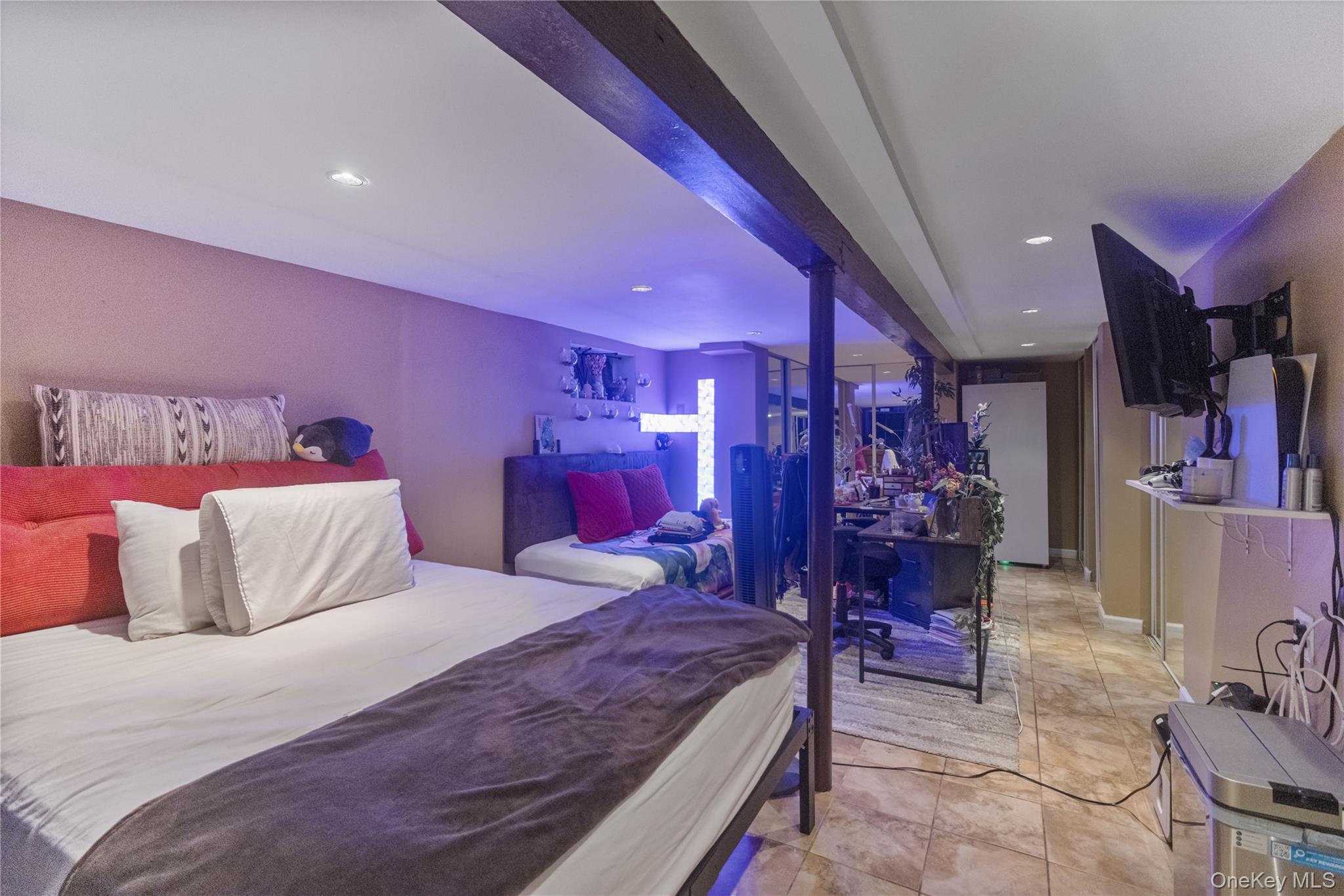 6924 68th Place, Glendale, NY 11385