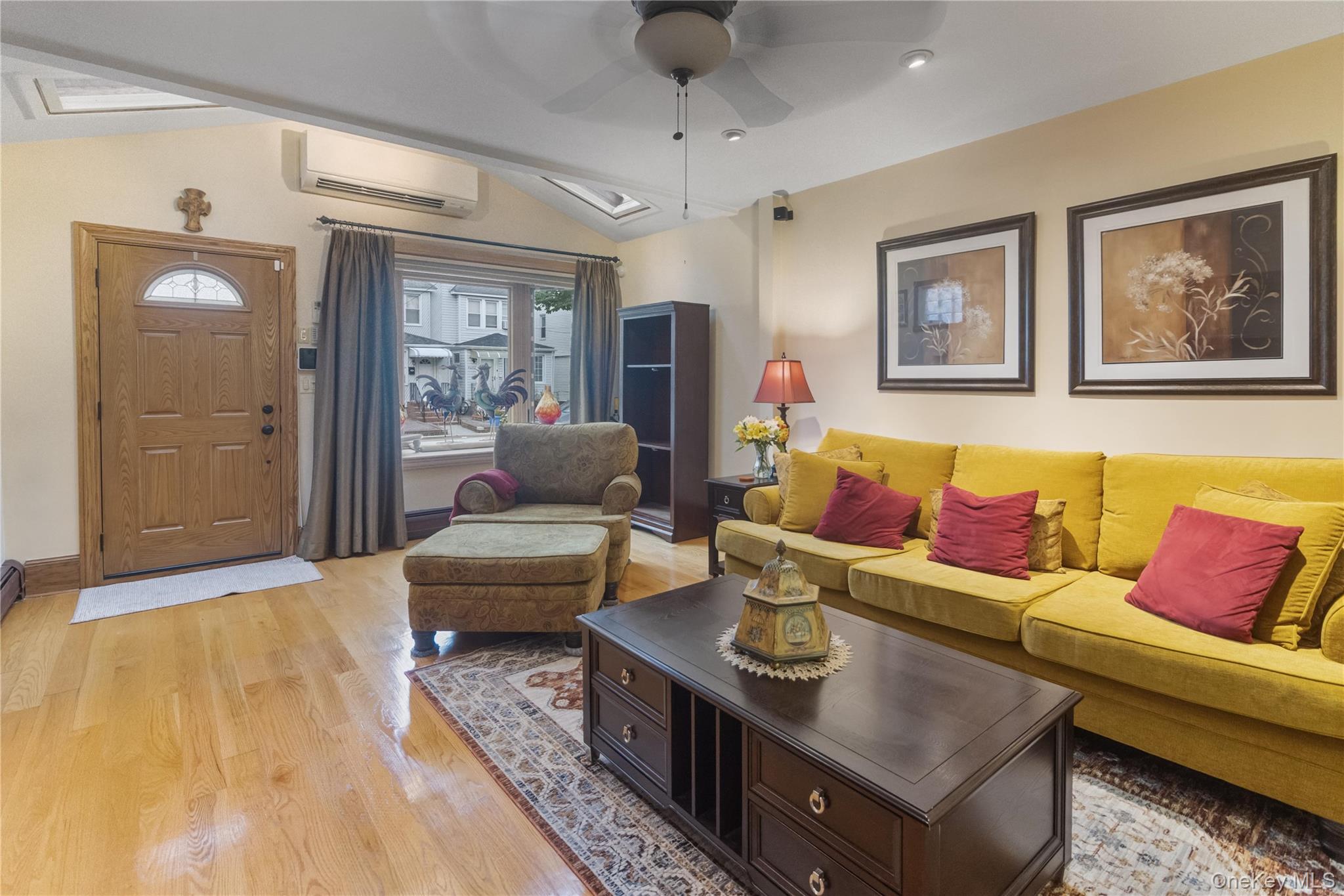 6924 68th Place, Glendale, NY 11385