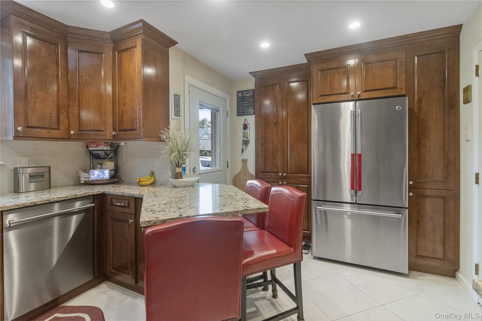 6924 68th Place, Glendale, NY 11385