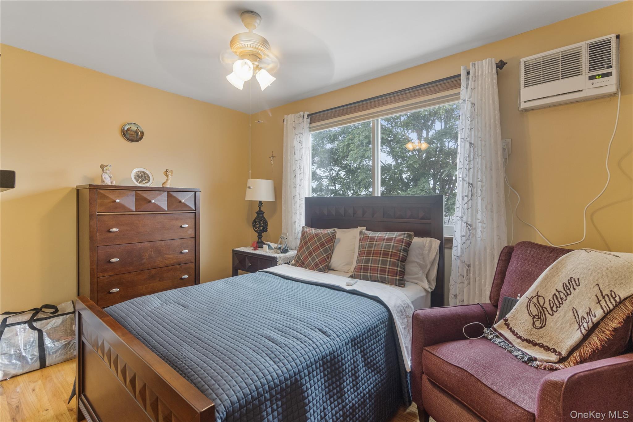 6924 68th Place, Glendale, NY 11385