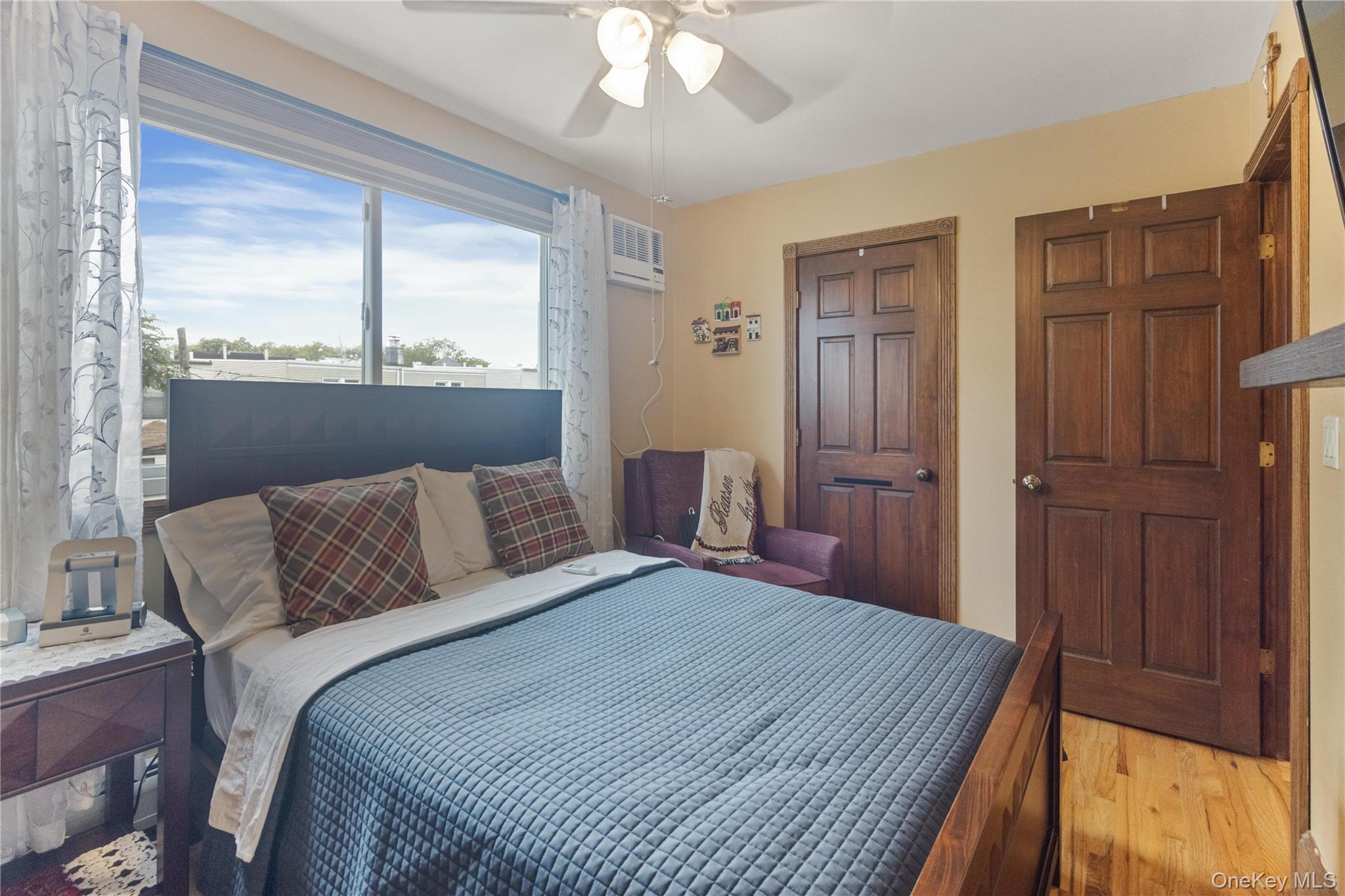 6924 68th Place, Glendale, NY 11385