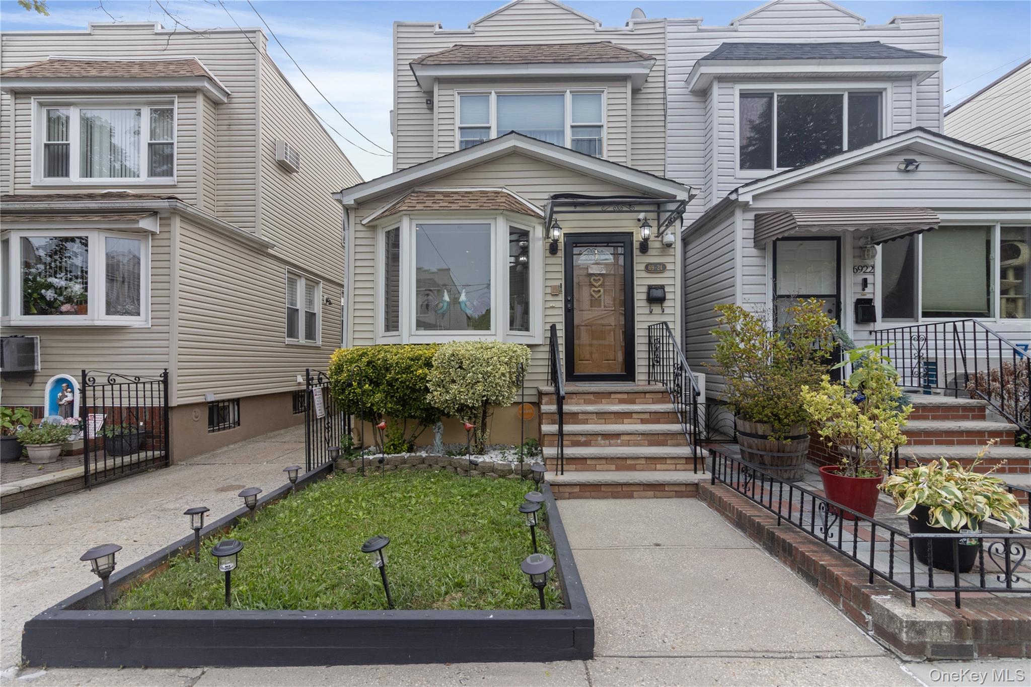 6924 68th Place, Glendale, NY 11385