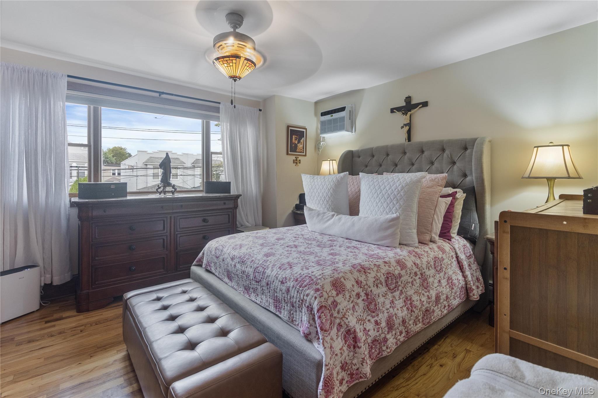 6924 68th Place, Glendale, NY 11385