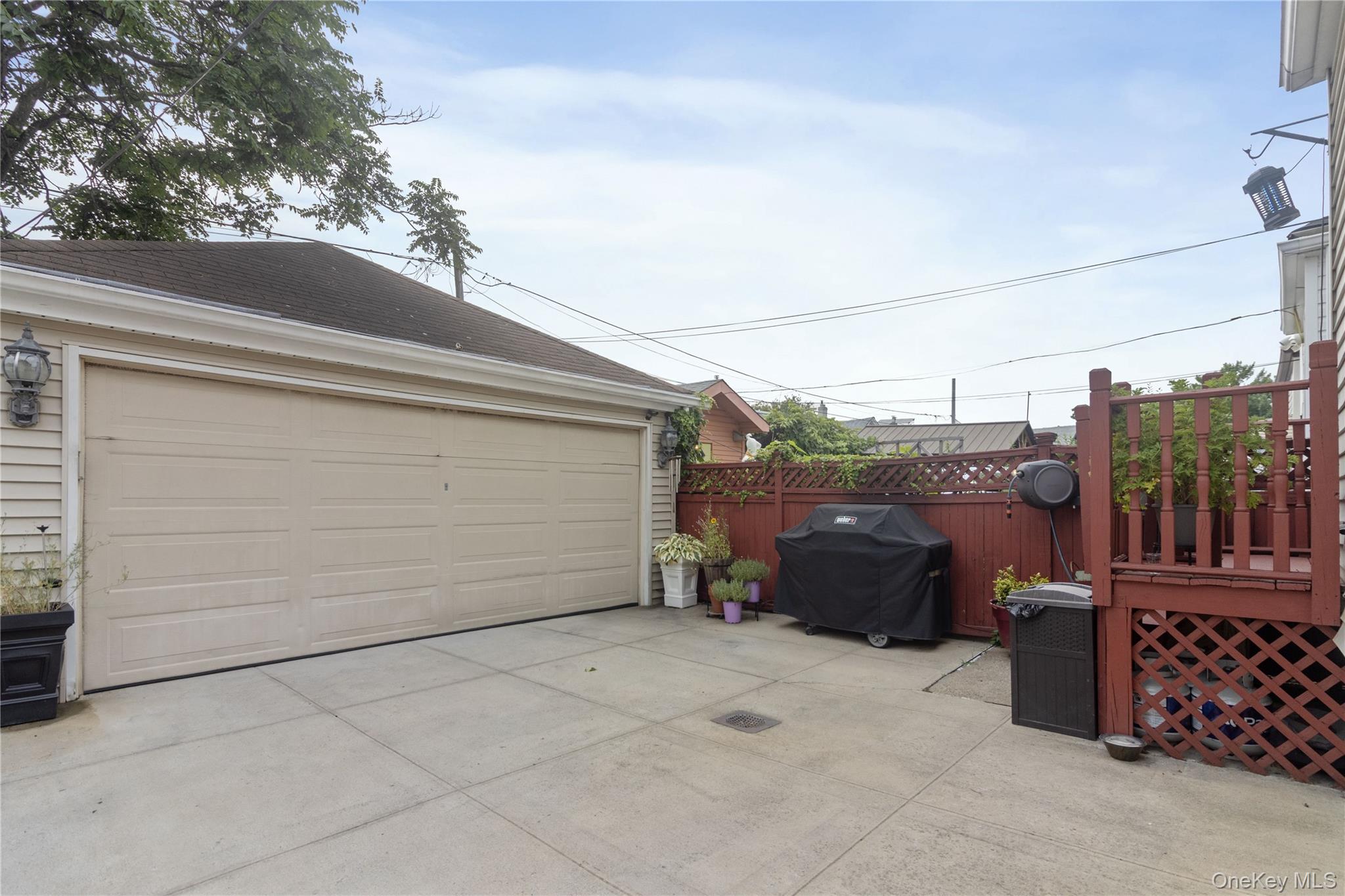 6924 68th Place, Glendale, NY 11385