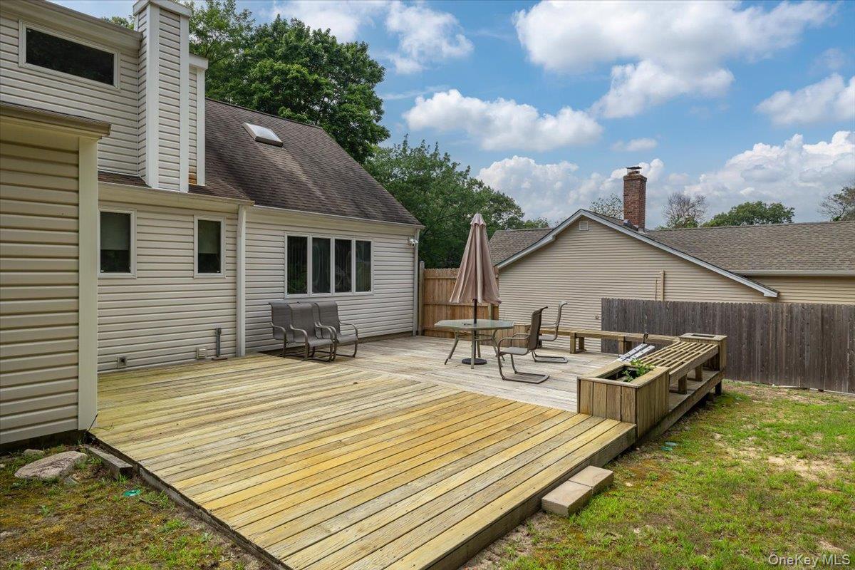 281 Kohr Road, Kings Park, NY 11754