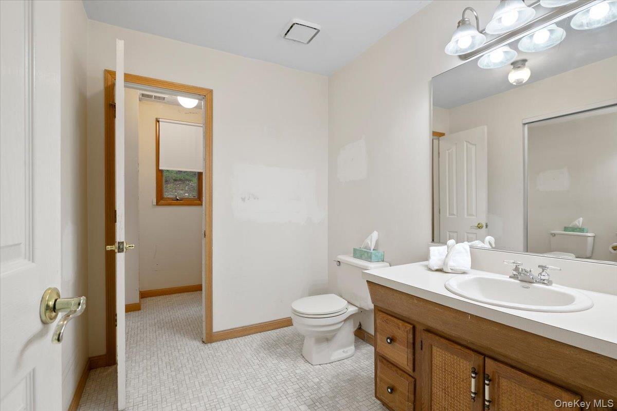 281 Kohr Road, Kings Park, NY 11754