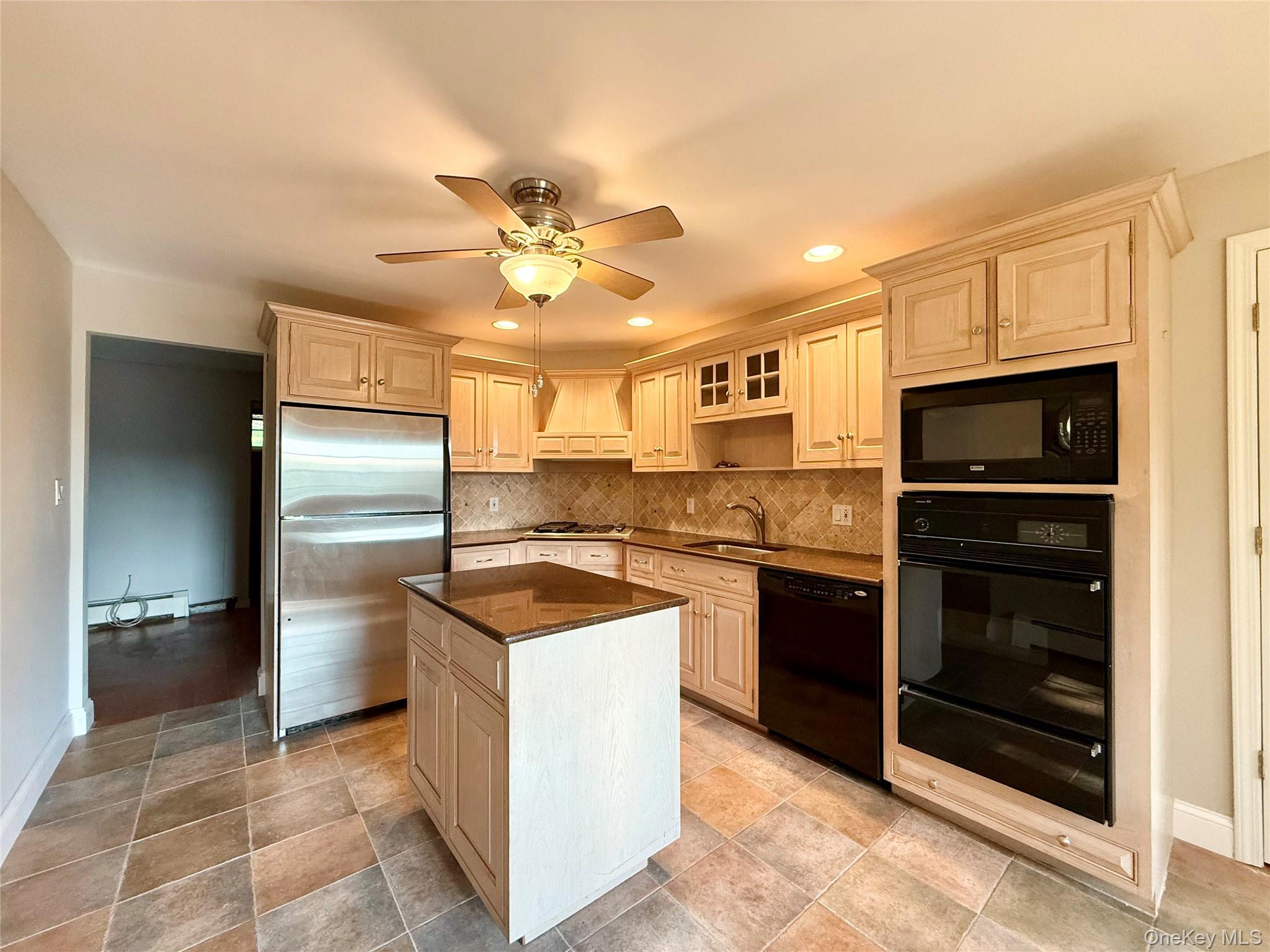 4 Dutch Court, West Nyack, NY 10994