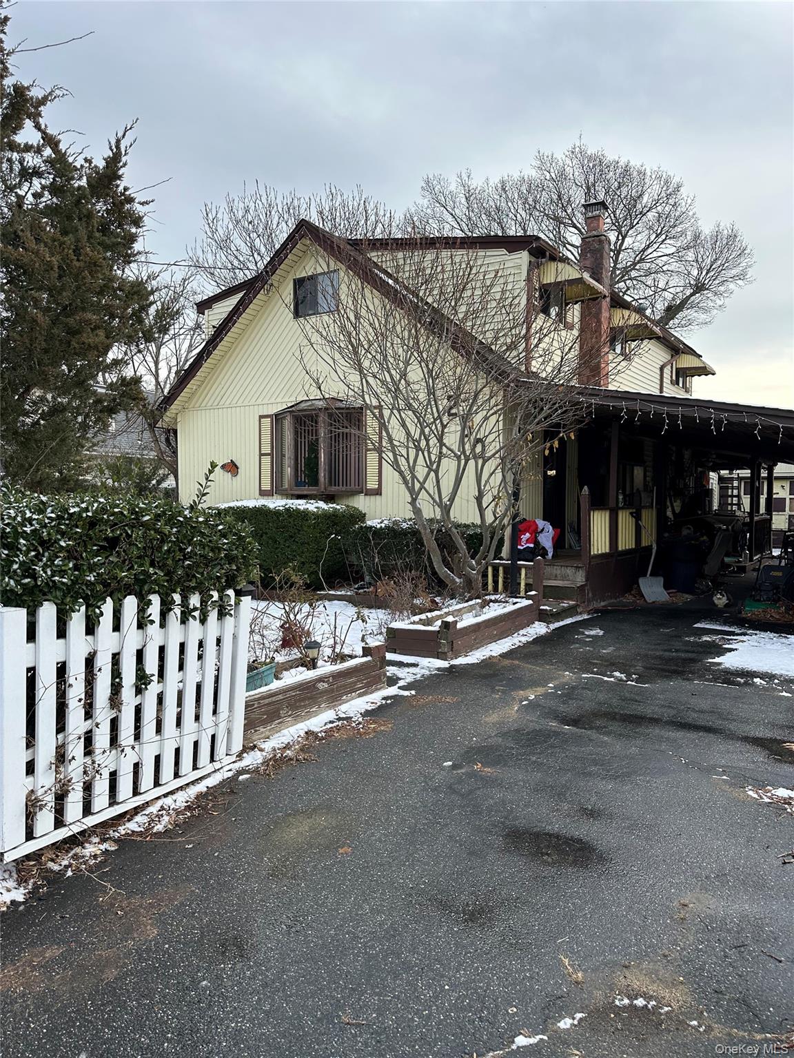 250 Florida Avenue, Copiague, NY 11726