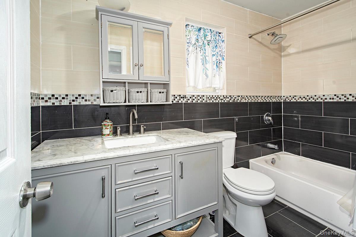 833 E 229th Street, Bronx, NY 10466