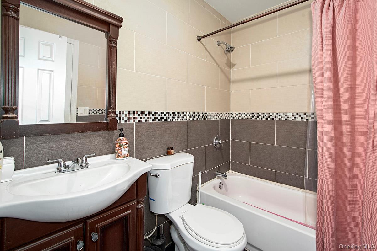 833 E 229th Street, Bronx, NY 10466