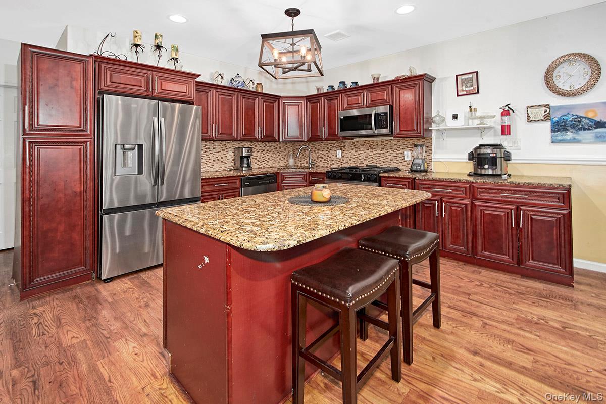 833 E 229th Street, Bronx, NY 10466