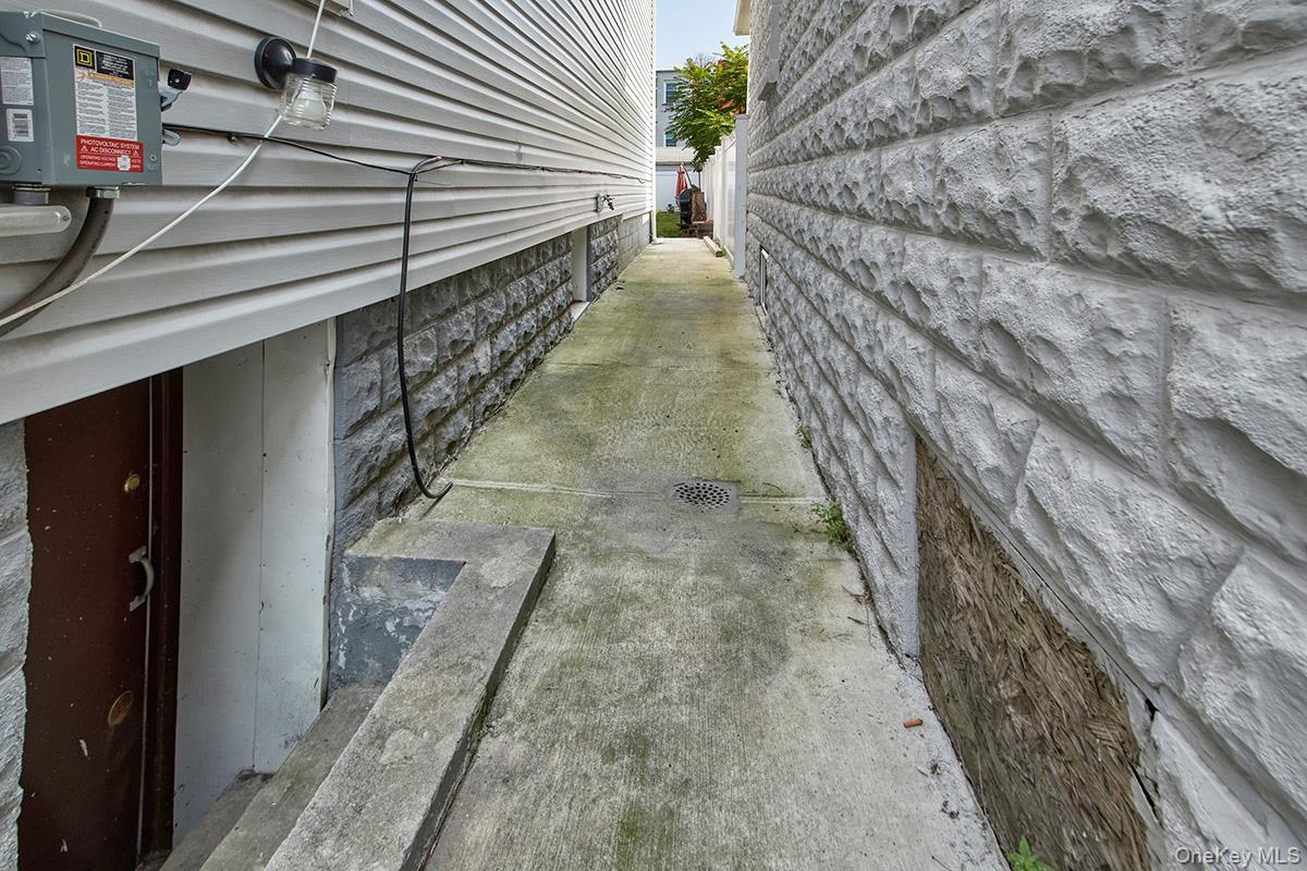 833 E 229th Street, Bronx, NY 10466