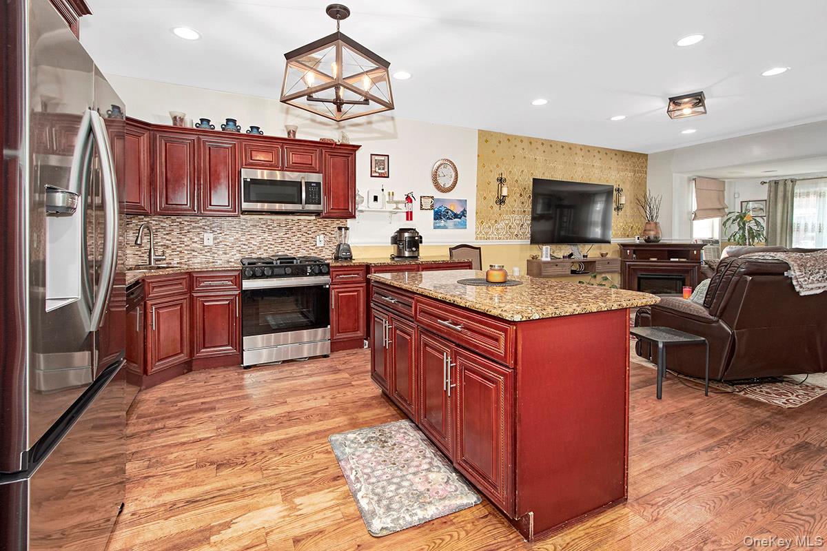 833 E 229th Street, Bronx, NY 10466