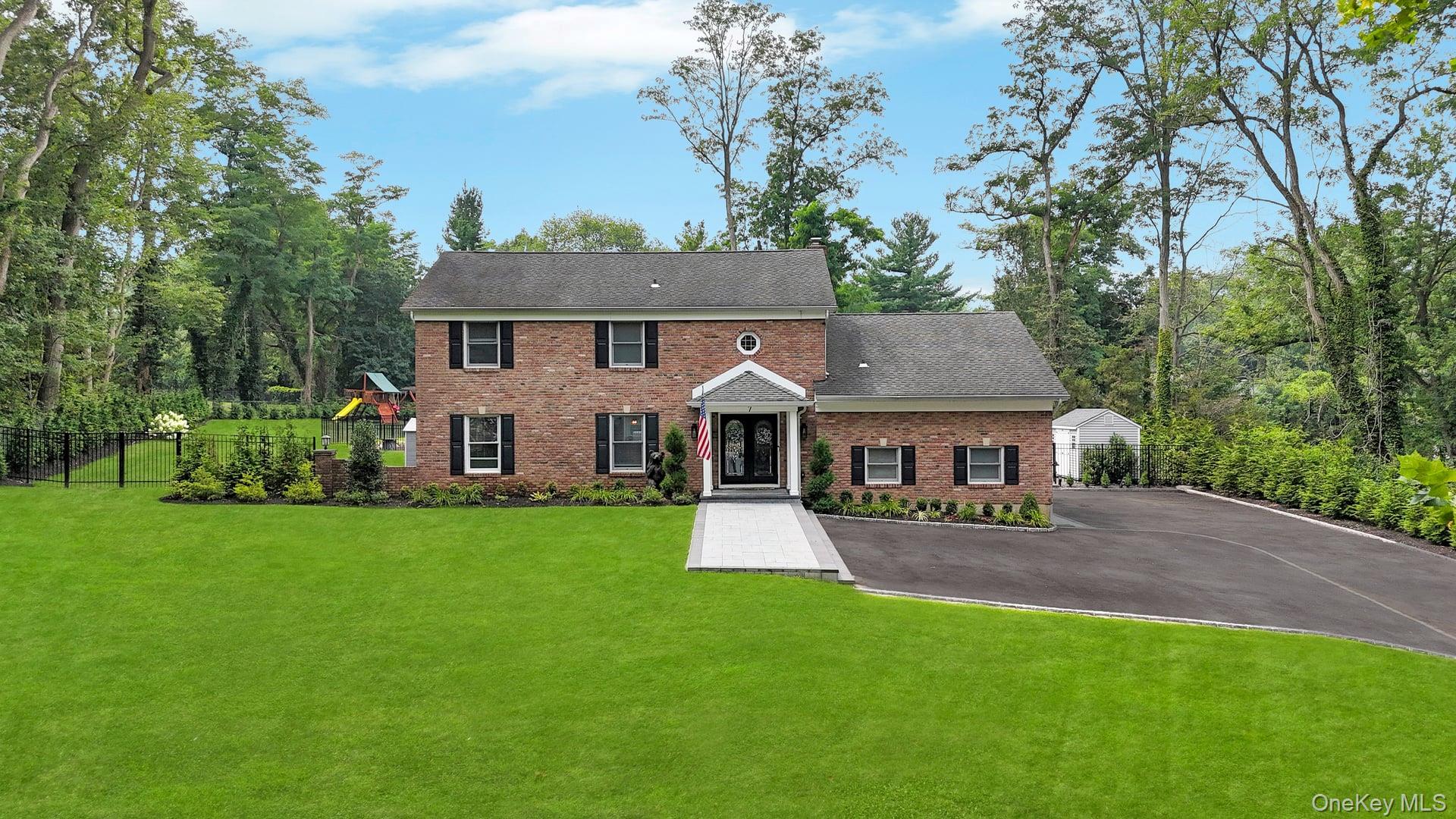 7 Pudding Lane, Dix Hills, NY 11746