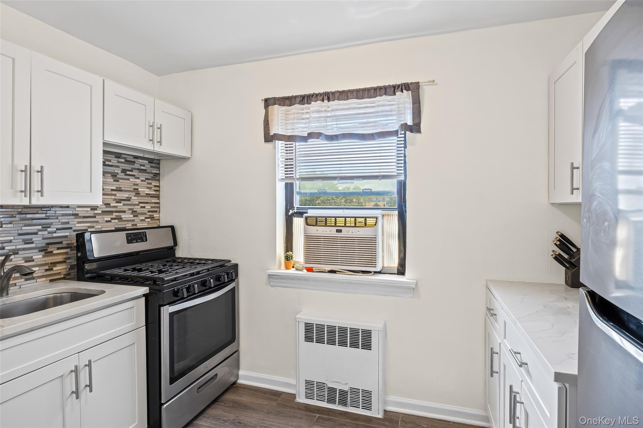 147-10 84th Road # 4G, Briarwood, NY 11435