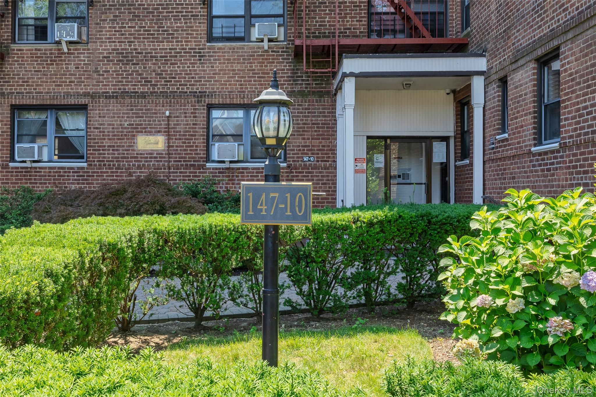 147-10 84th Road # 4G, Briarwood, NY 11435