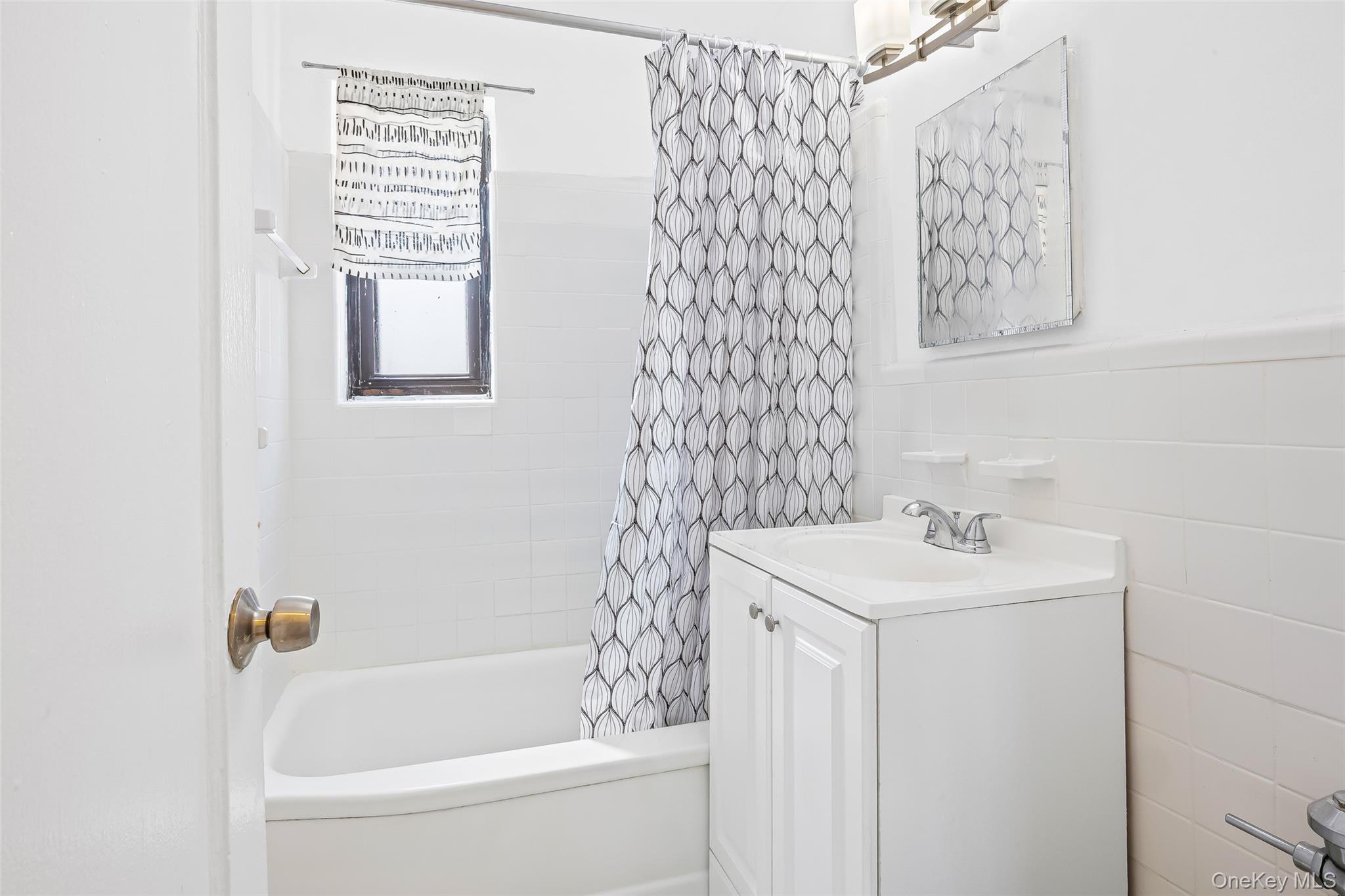 147-10 84th Road # 4G, Briarwood, NY 11435