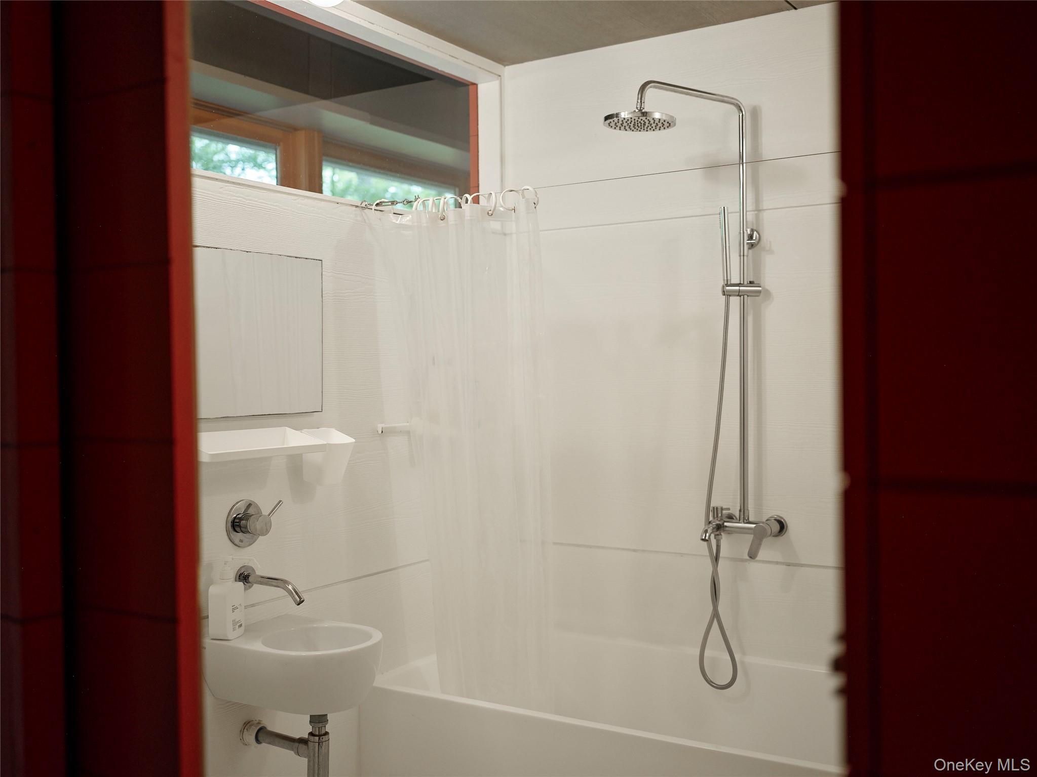 2003 Queens Highway, Kerhonkson, NY 12446