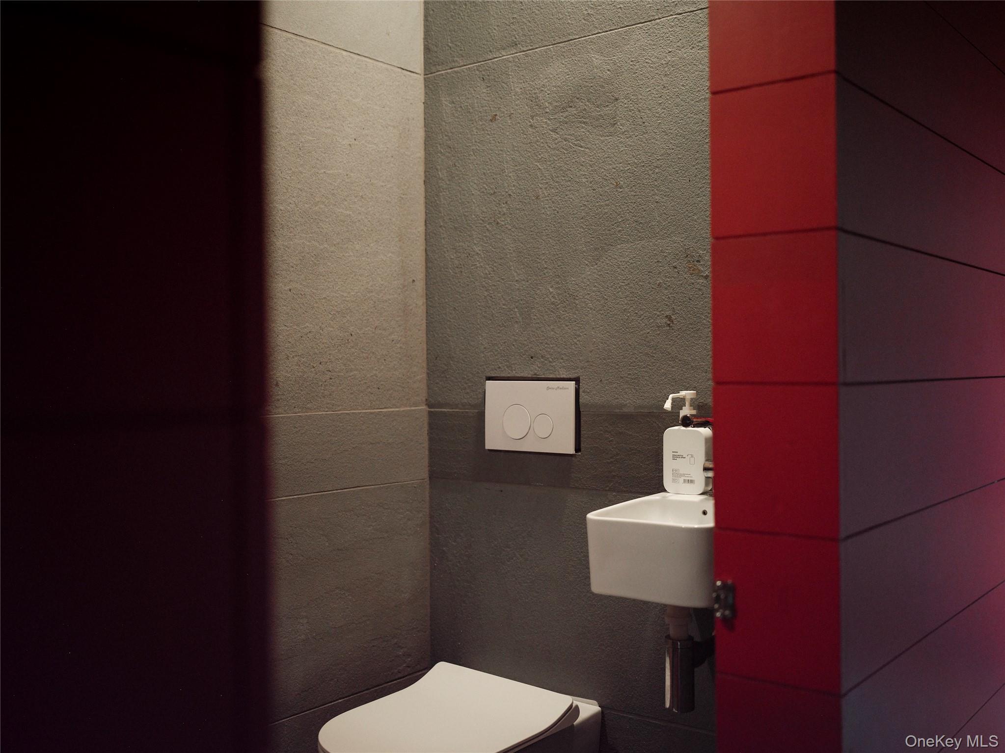 2003 Queens Highway, Kerhonkson, NY 12446