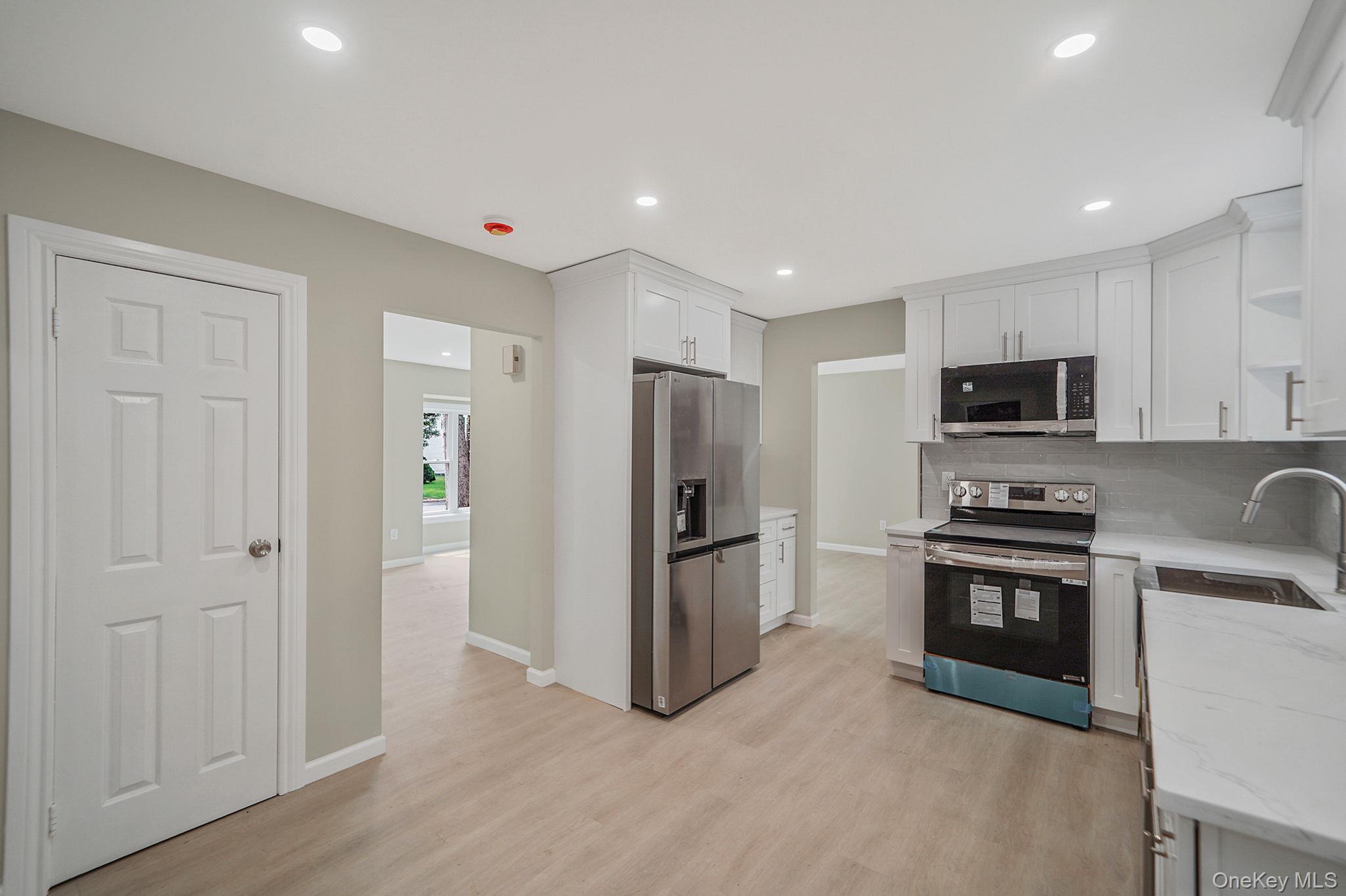 15 Bellaire Drive, Ridge, NY 11961