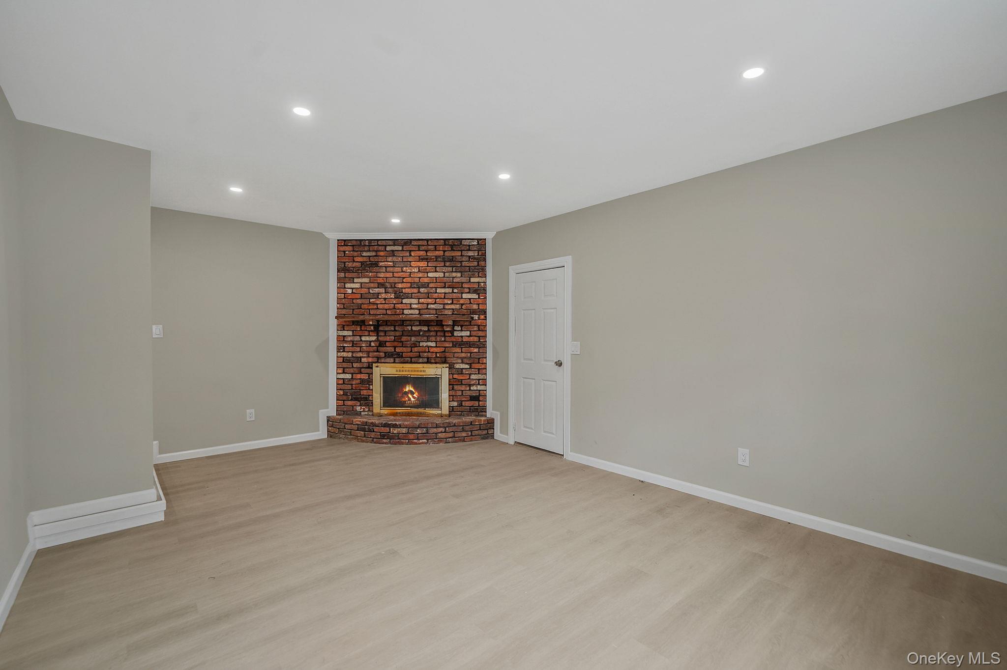 15 Bellaire Drive, Ridge, NY 11961