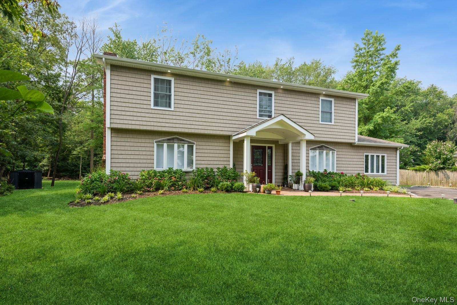 32 Hemlock Lane, Smithtown, NY 11787