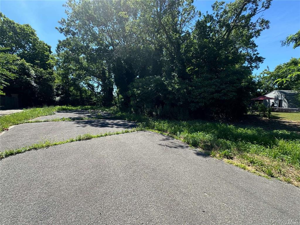 215 Cortland Street, Copiague, NY 11726