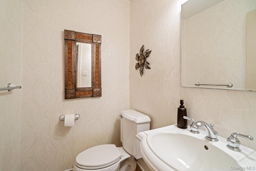 10 Quincy Lane, Smithtown, NY 11787