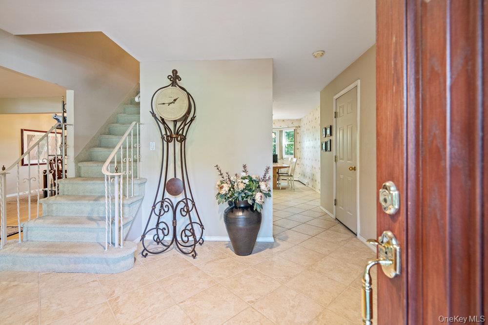 10 Quincy Lane, Smithtown, NY 11787