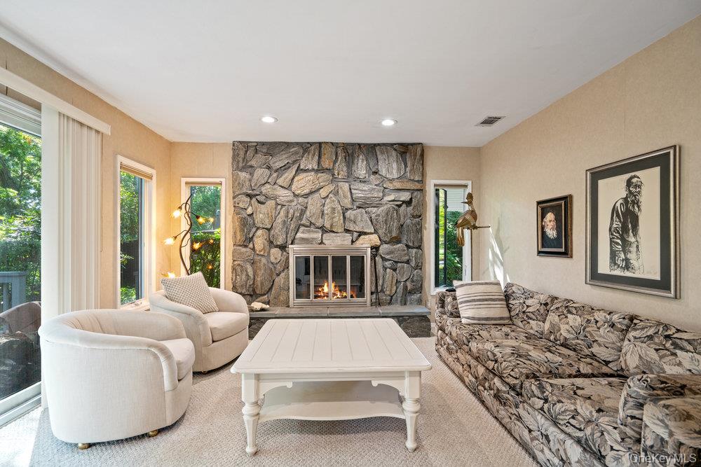 10 Quincy Lane, Smithtown, NY 11787