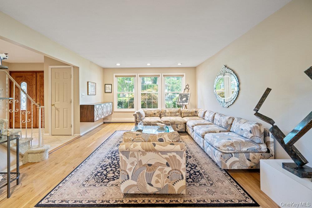 10 Quincy Lane, Smithtown, NY 11787