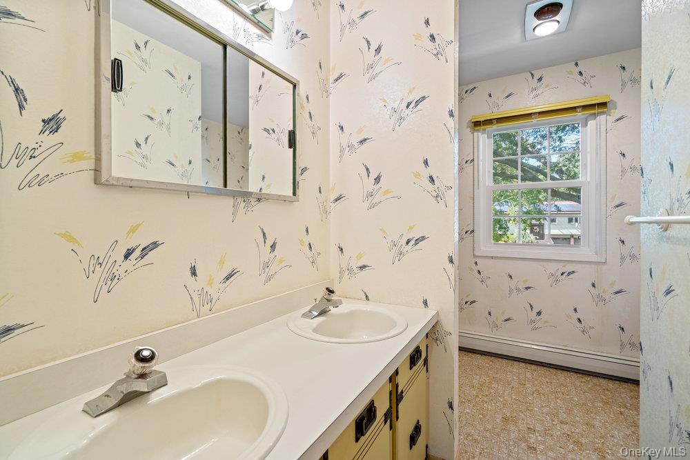 10 Quincy Lane, Smithtown, NY 11787