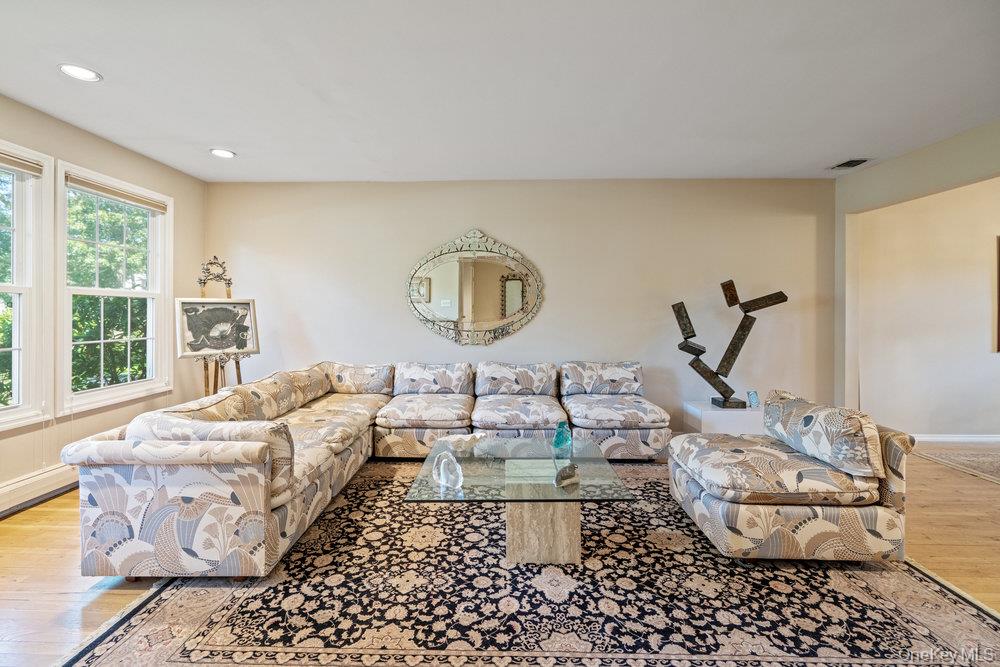 10 Quincy Lane, Smithtown, NY 11787