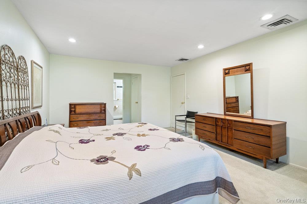 10 Quincy Lane, Smithtown, NY 11787