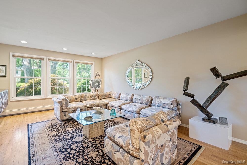 10 Quincy Lane, Smithtown, NY 11787