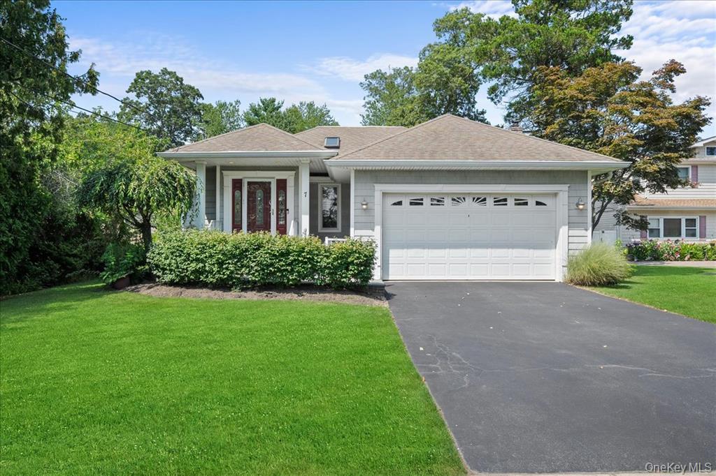 7 Cantoni Court, North Babylon, NY 11703