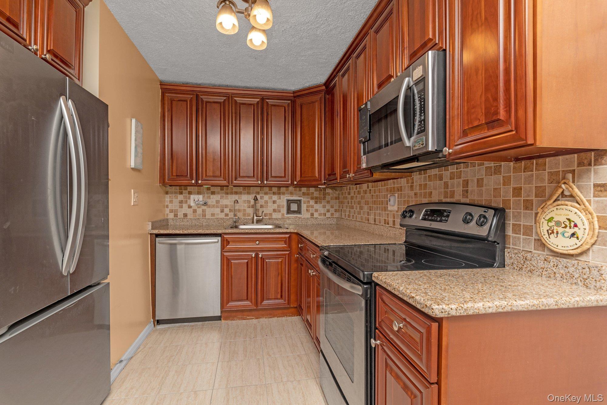 9-20 166 Street # 4D, Beechhurst, NY 11357