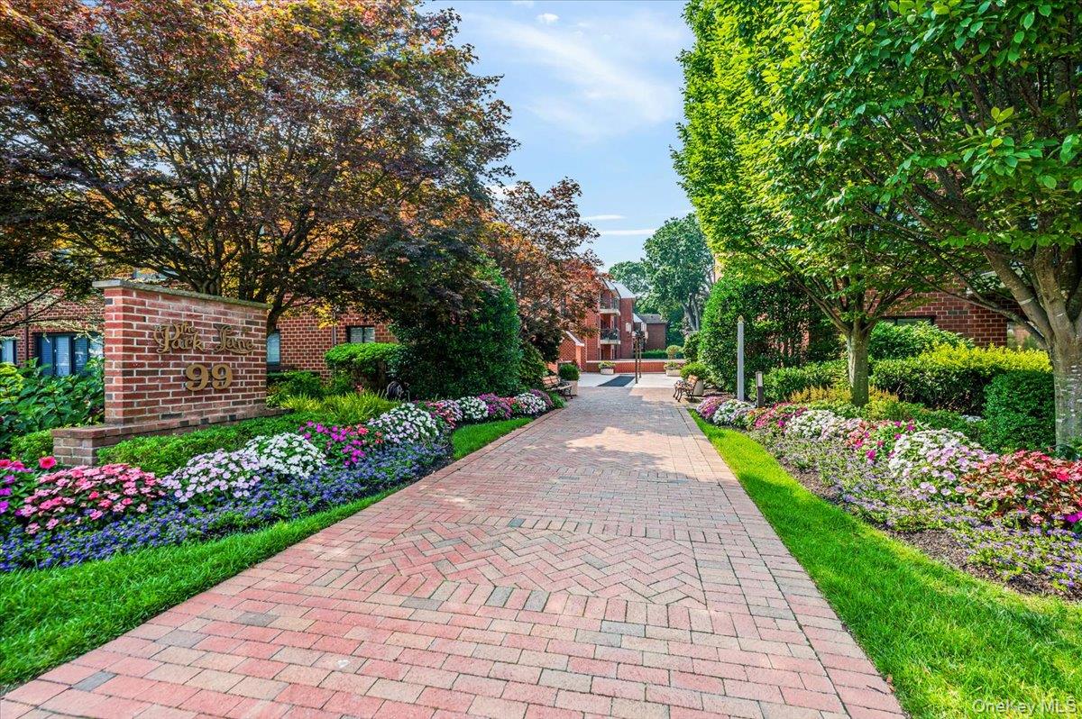 99 S Park Avenue # 206, Rockville Centre, NY 11570